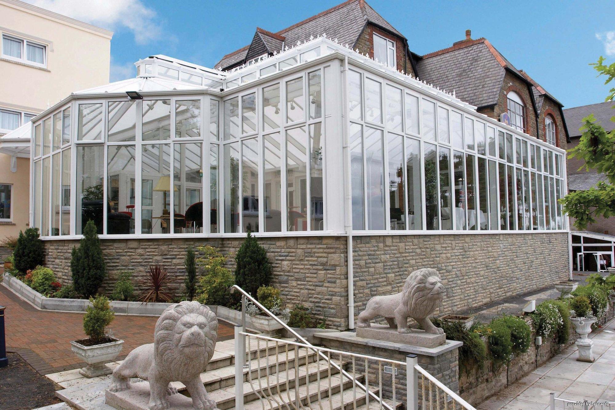 The Diplomat Restaurant & Hotel